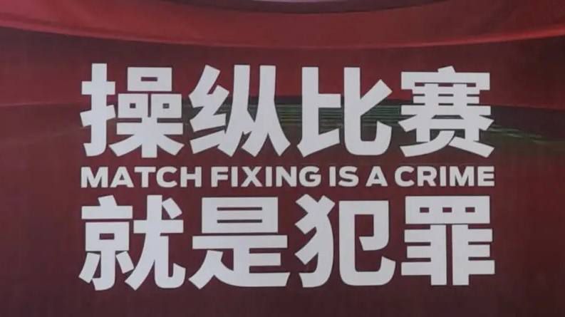 奥斯梅恩是蓝军目标 可能打破该队转会费纪录据《每日电讯报》 报道， 奥斯梅恩是切尔西冬窗头号的引援目标，他可能打破蓝军引入恩佐时创下的转会费纪录（1.068亿英镑）。